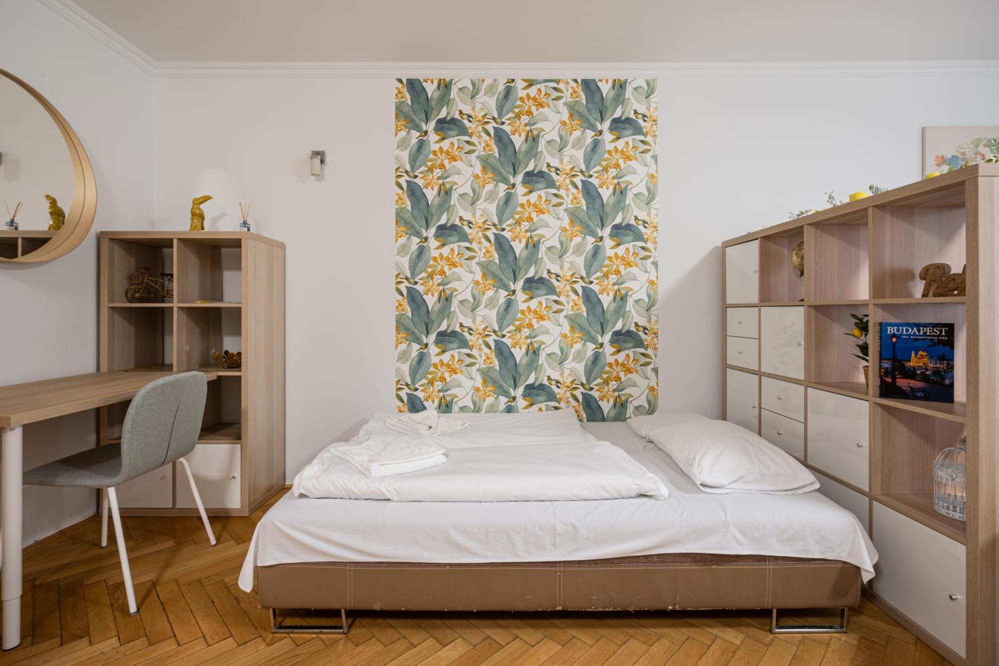 Moonlit Muse Apartment *