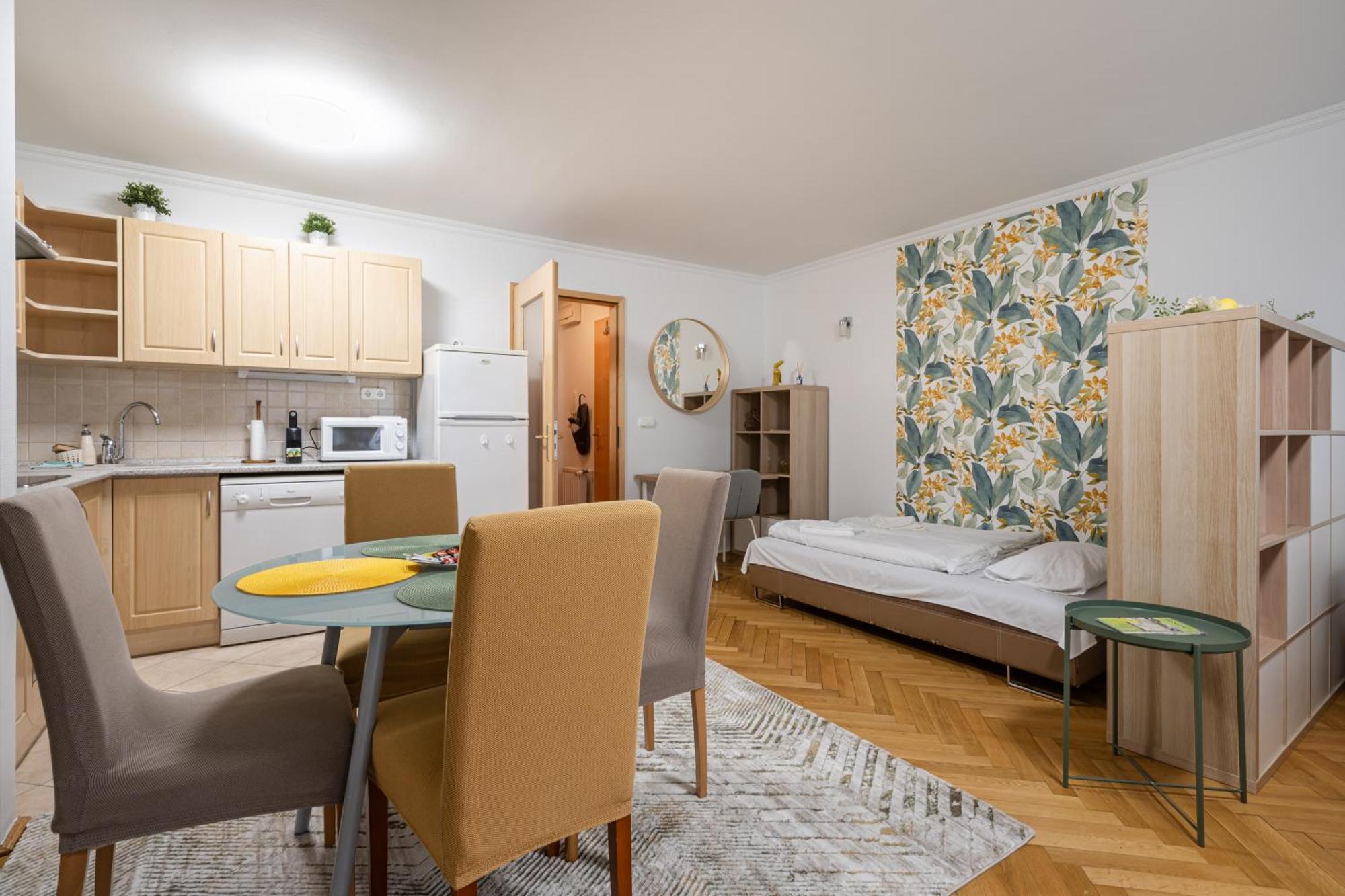 Moonlit Muse Apartment *